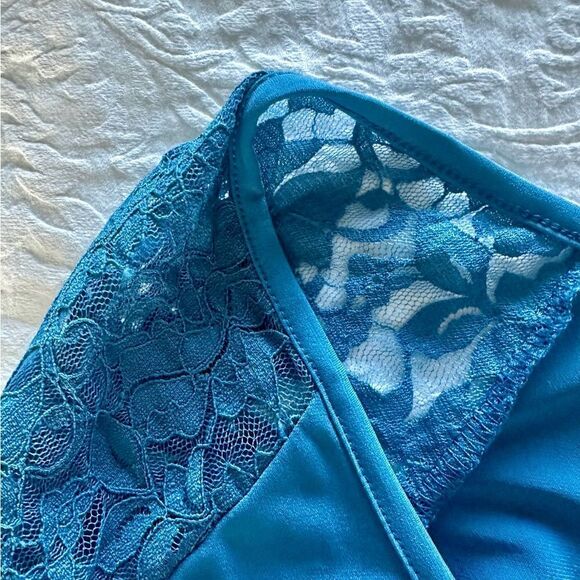 Torrid Studio Knit blue, lace sleeve blouse. - Picture 4 of 6